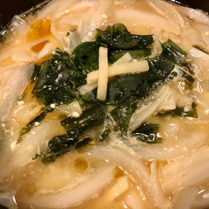 野菜たっぷり♫玉ねぎとわかめと生姜の食べるお味噌